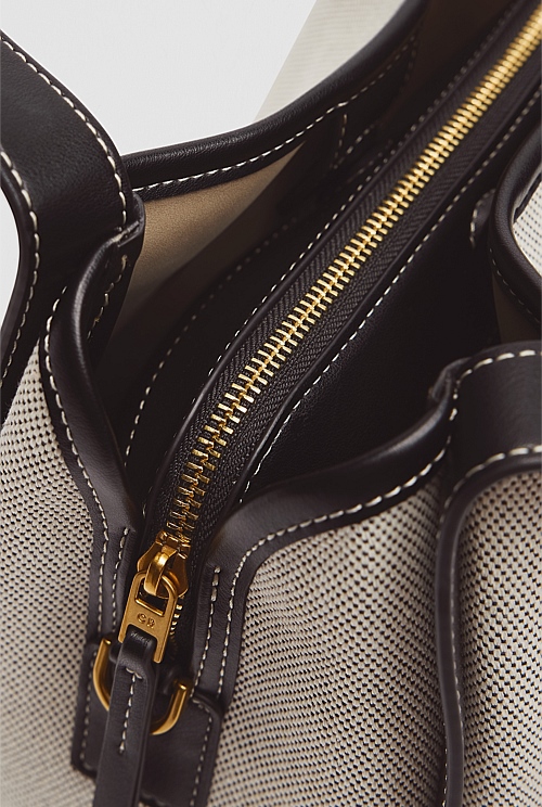 Middle Zip Crossbody Bag