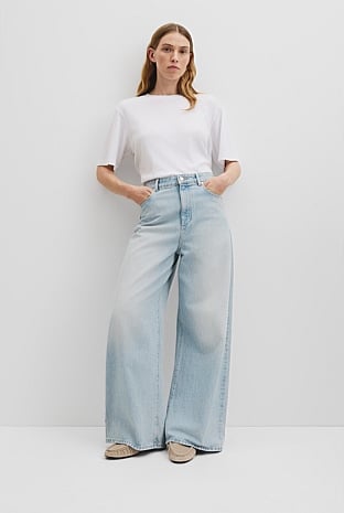 Curved Wide Leg Jean