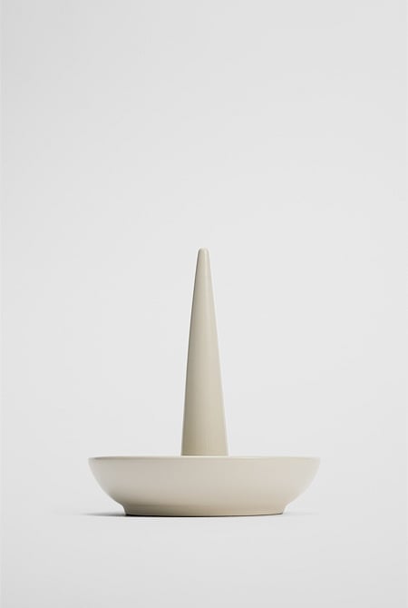 Lucinda Ring Stand