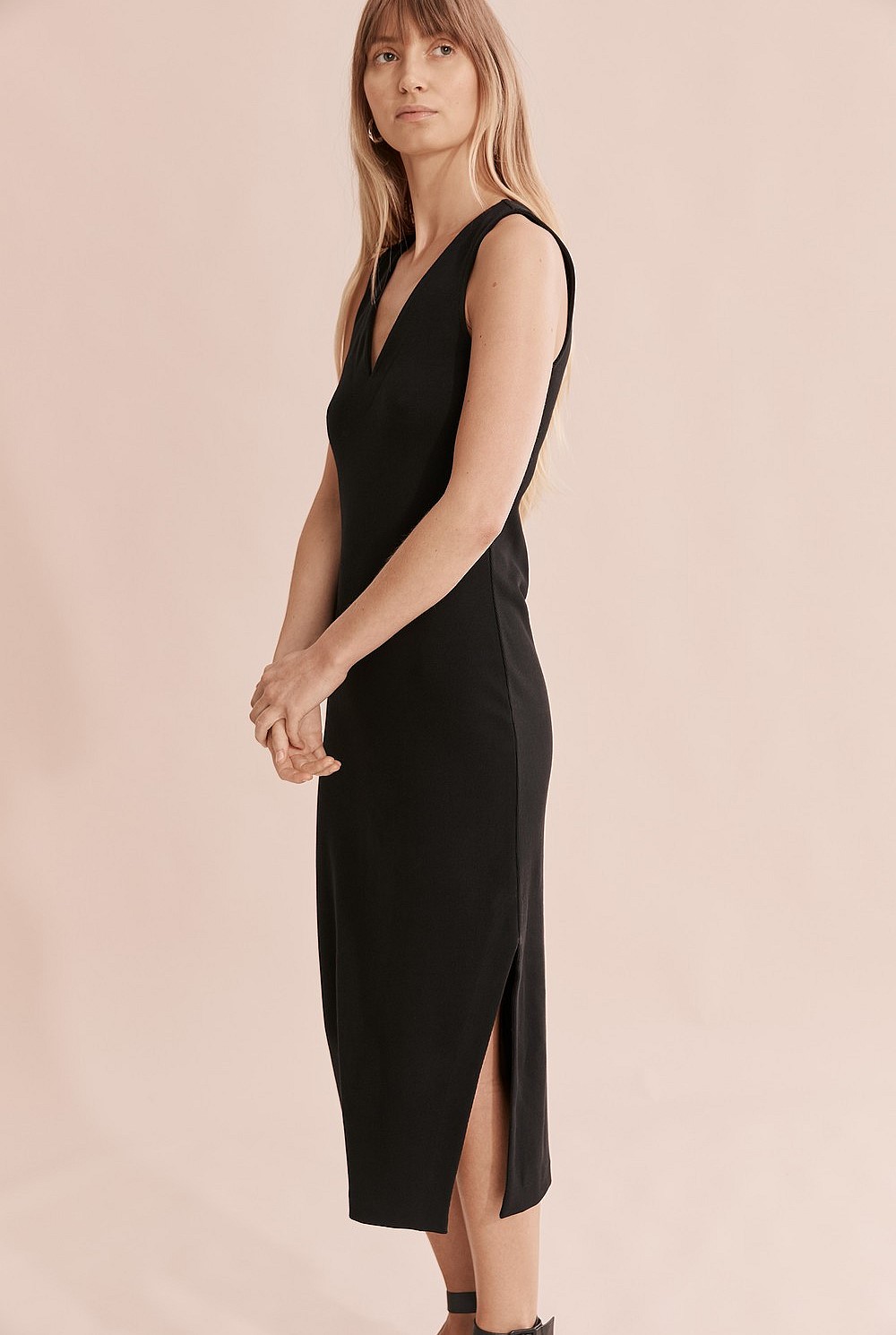 Deep V-Neck Rib Midi Dress