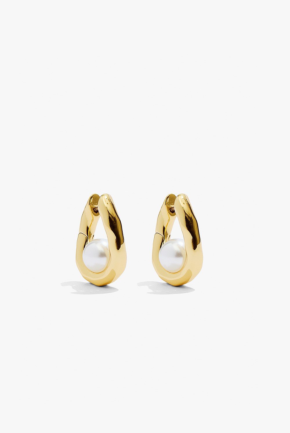 Bonnie Pearl Hoop Earring