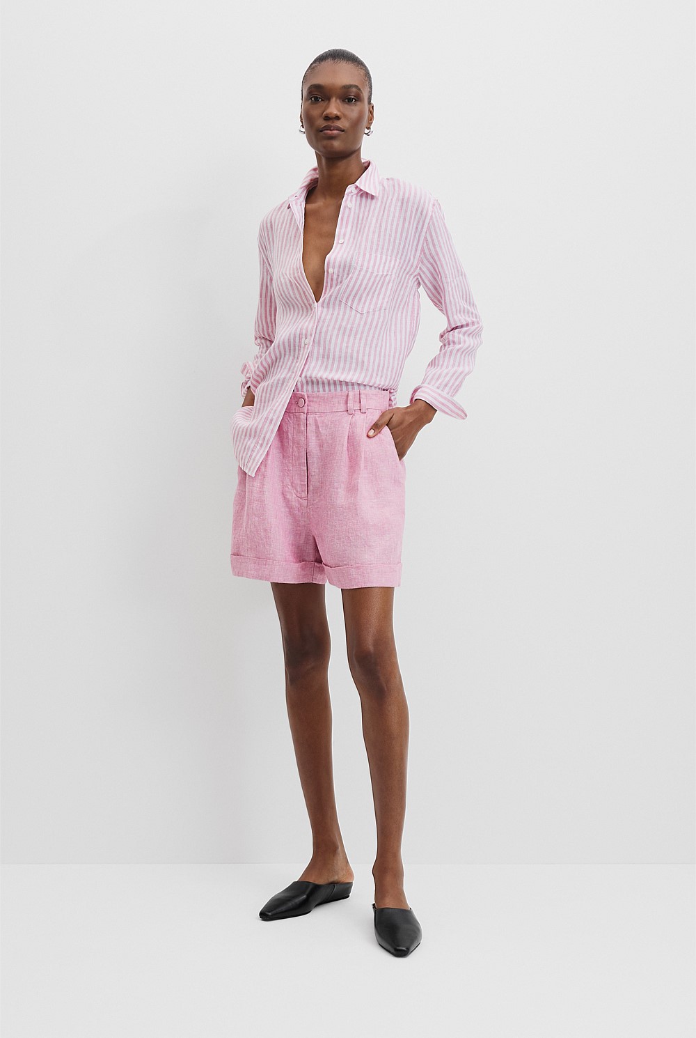 Organically Grown Linen Tuck Front Short