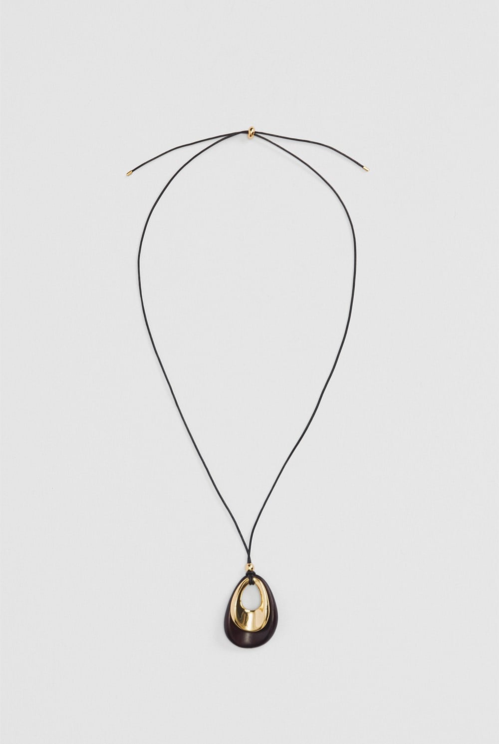 Pia Pendant Necklace