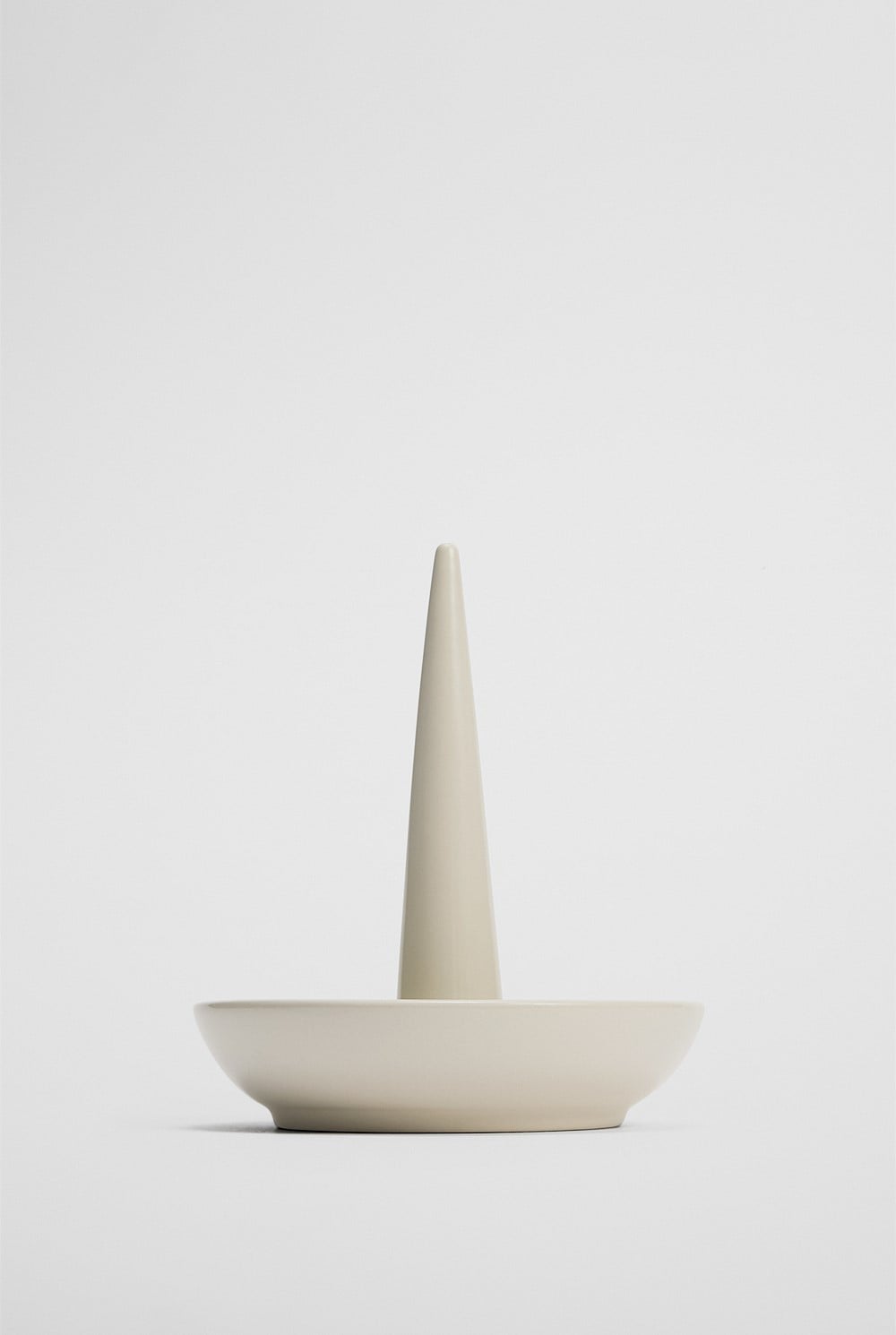 Lucinda Ring Stand
