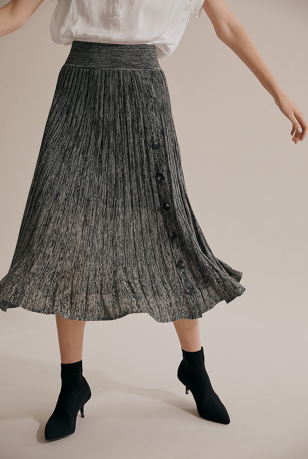 Pleated Knit Skirt