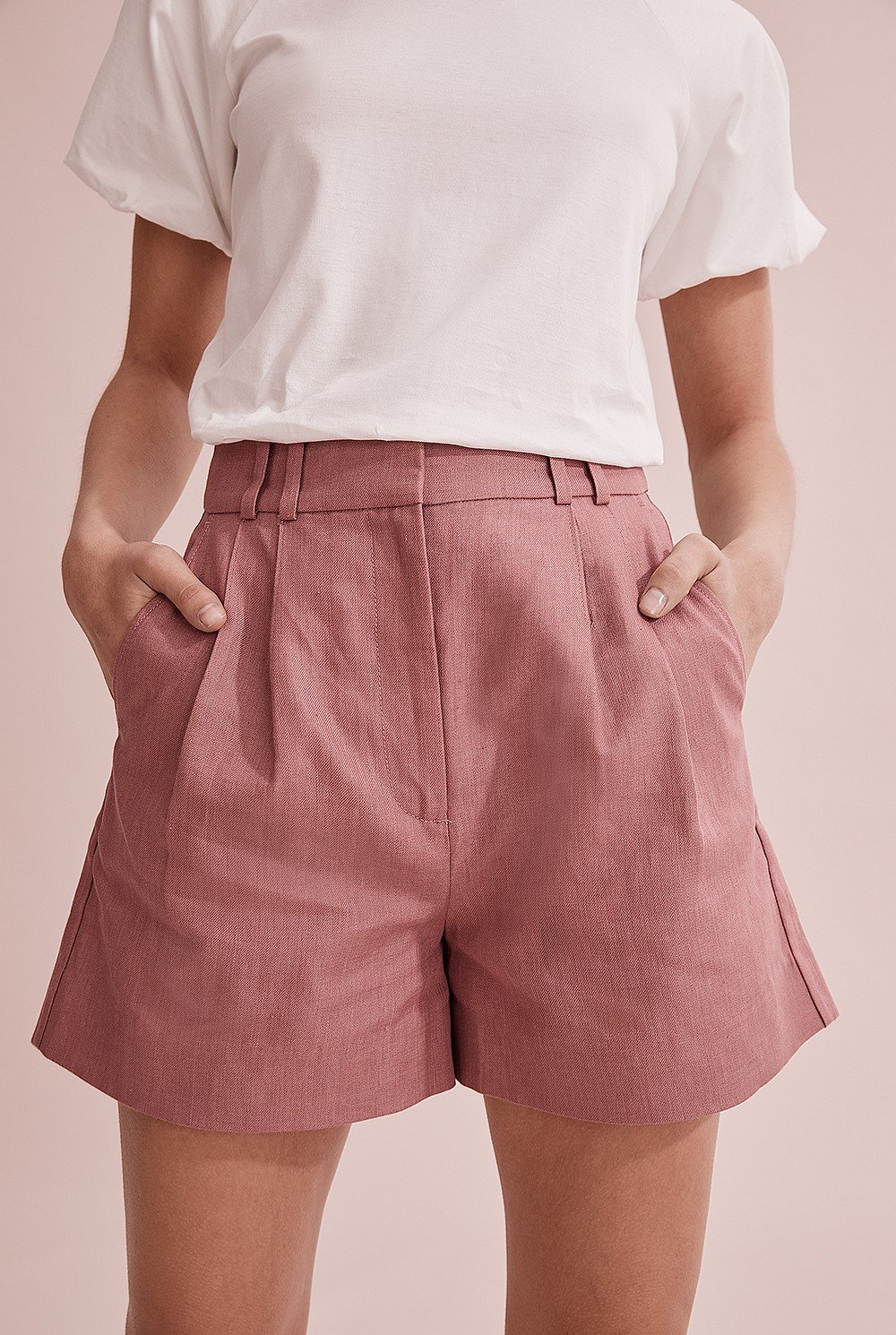 Organically Grown Linen Darted High Waist Short