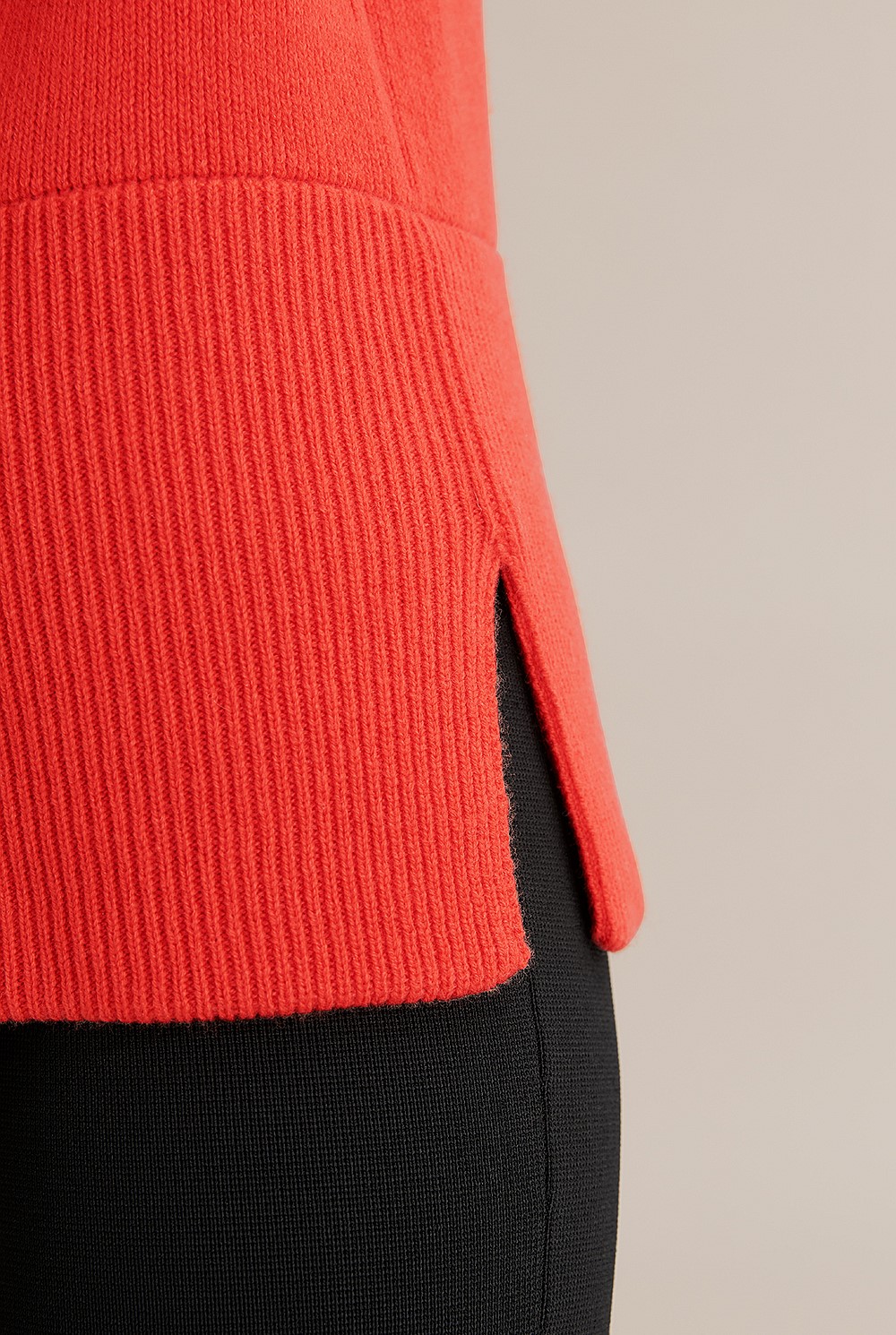 Crew Neck Rib Detail Knit
