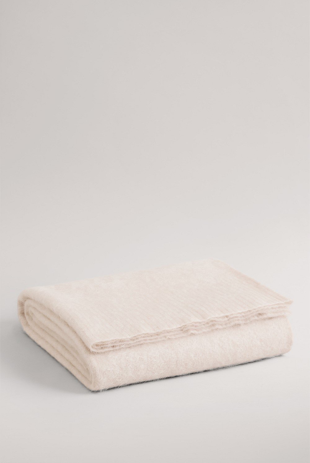 GCS-certified Cashmere Brushed Throw