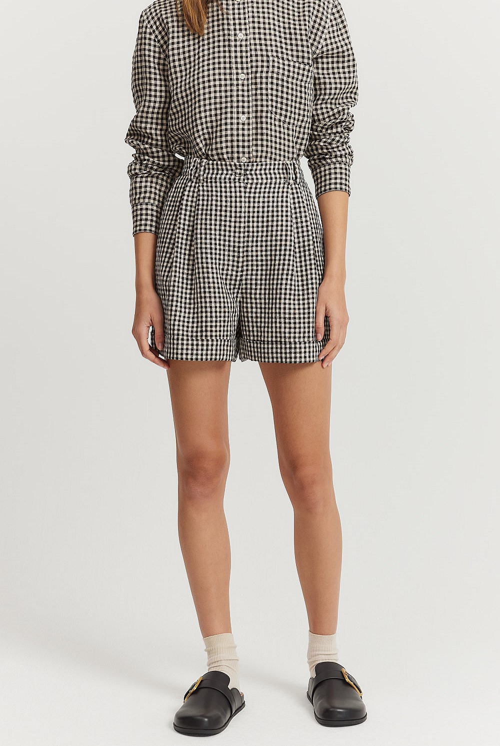 Organically Grown Linen Check Tuck Front Short