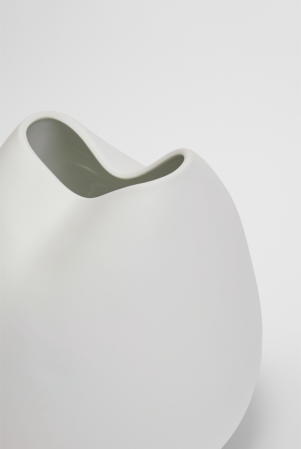 Ari Medium Porcelain Vase