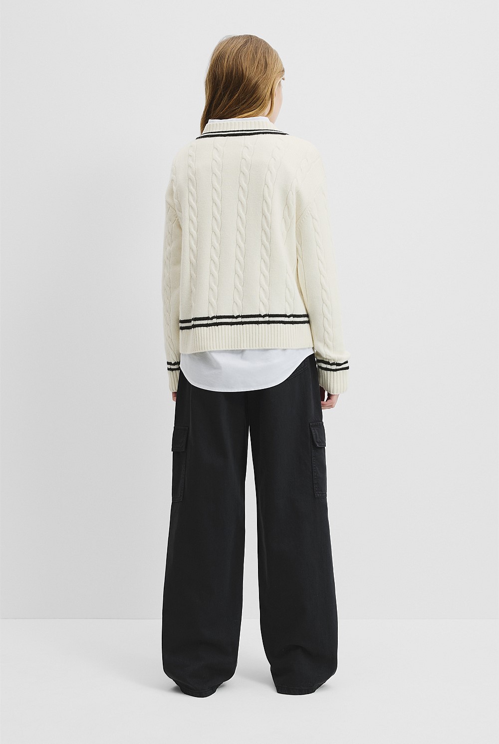 Cable V-Neck Neck Knit