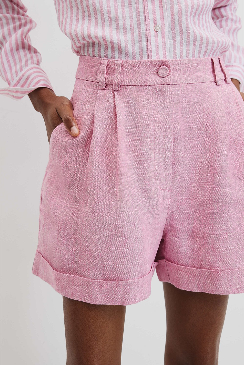 Organically Grown Linen Tuck Front Short