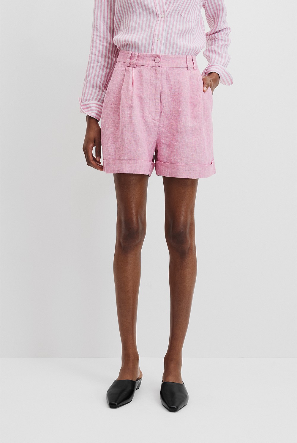 Organically Grown Linen Tuck Front Short