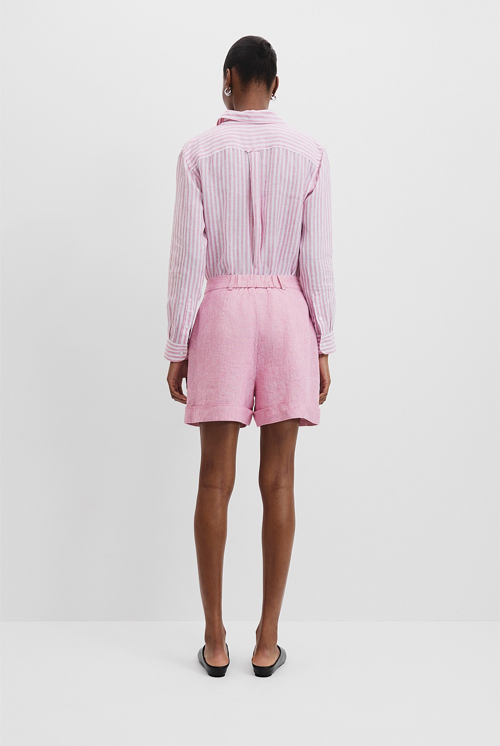 Organically Grown Linen Tuck Front Short