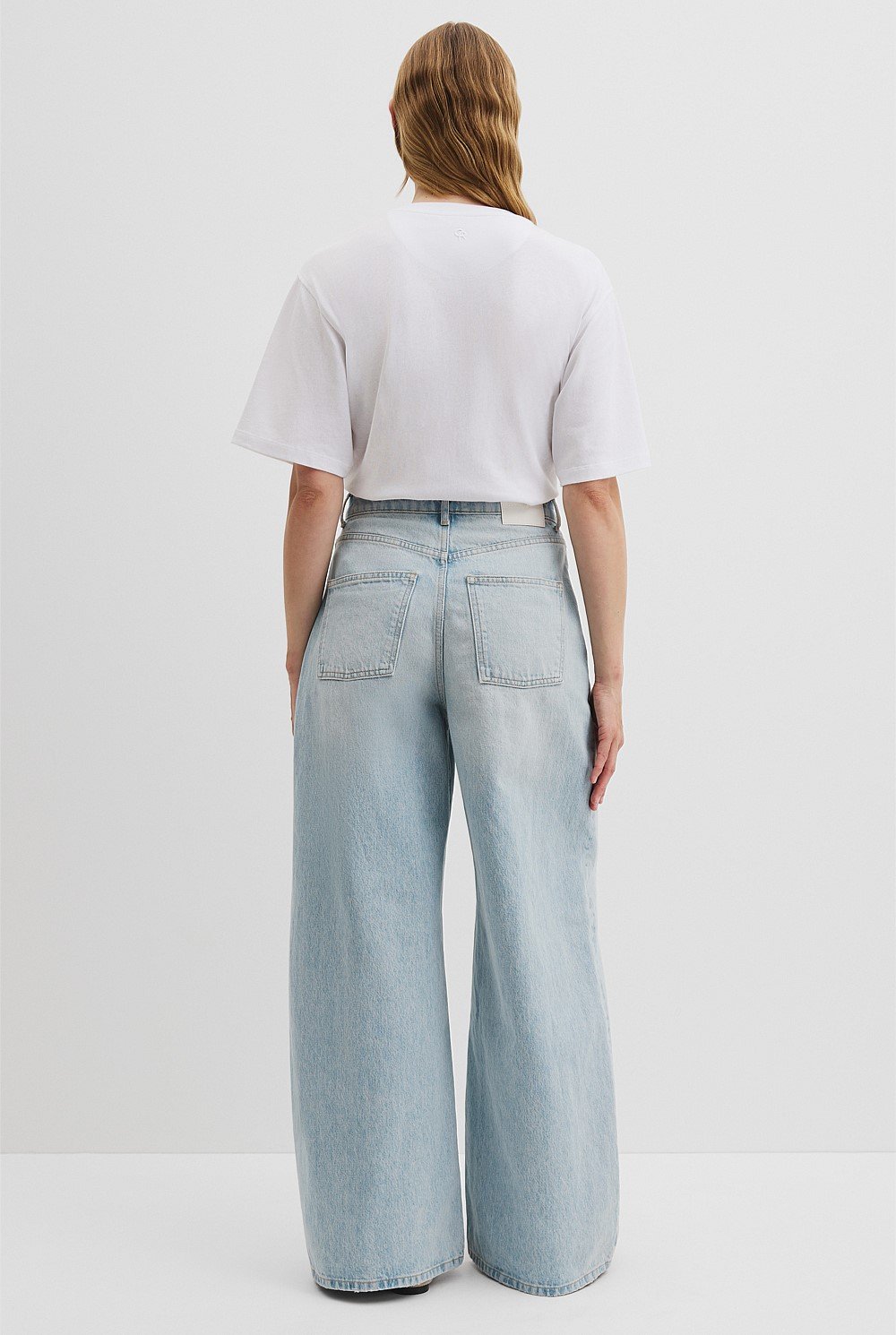 Curved Wide Leg Jean
