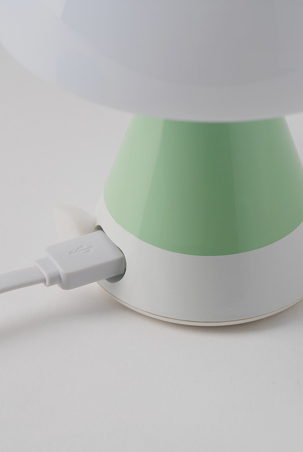 Mina M Medium Portable Led Lamp Pantone - Green