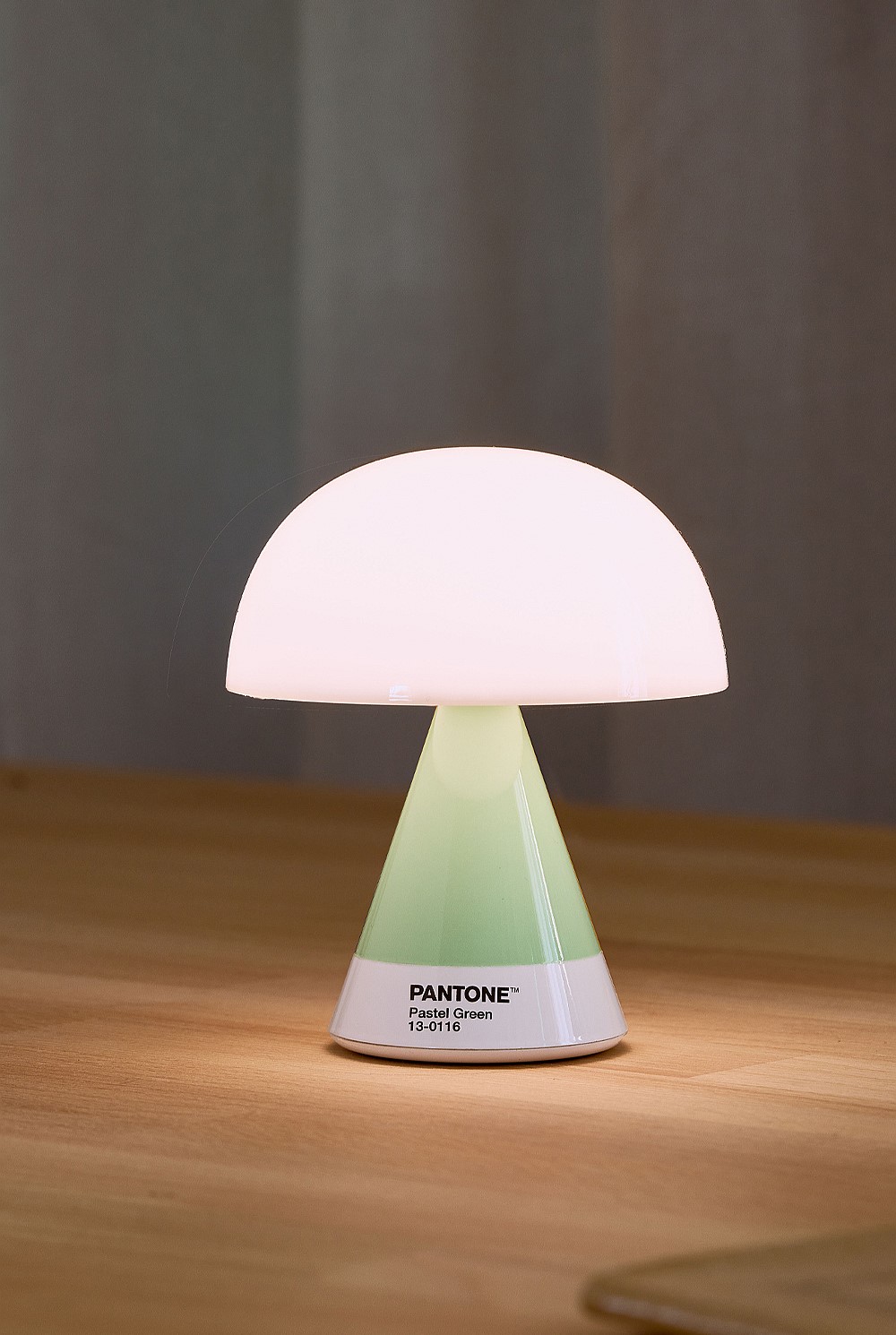 Mina M Medium Portable Led Lamp Pantone - Green