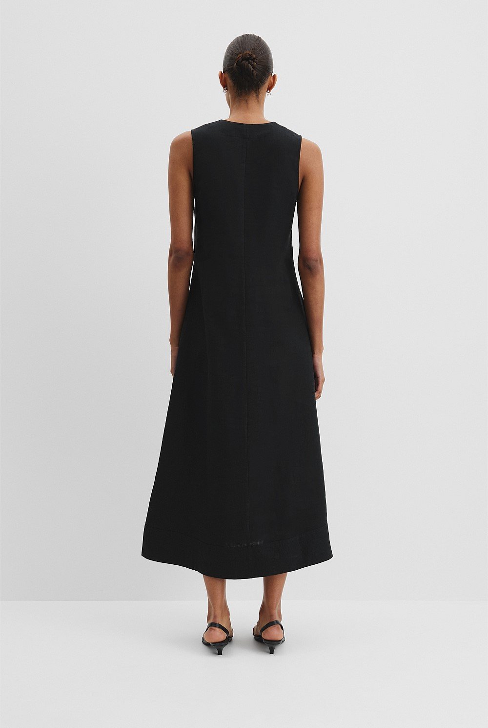 Organically Grown Linen Sleeveless V-Neck Linen Dress