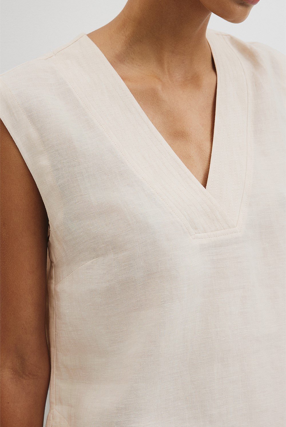 Organically Grown Linen Sleeveless V-Neck Linen Tank