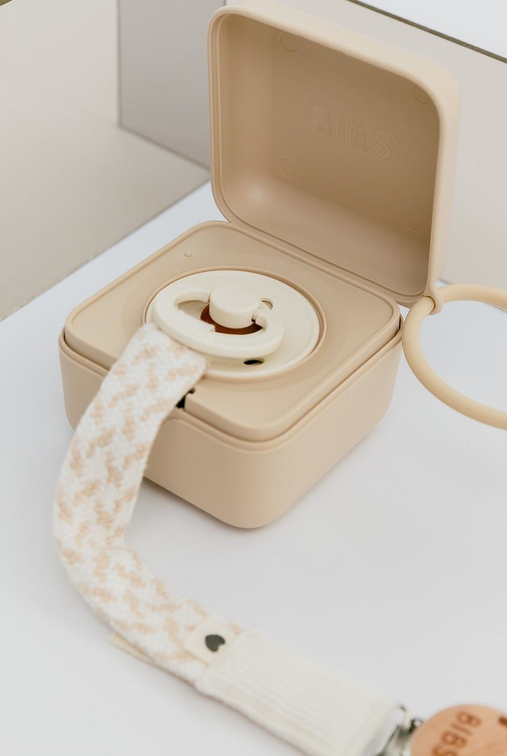 Pacifier Clip - Ivory/vanilla