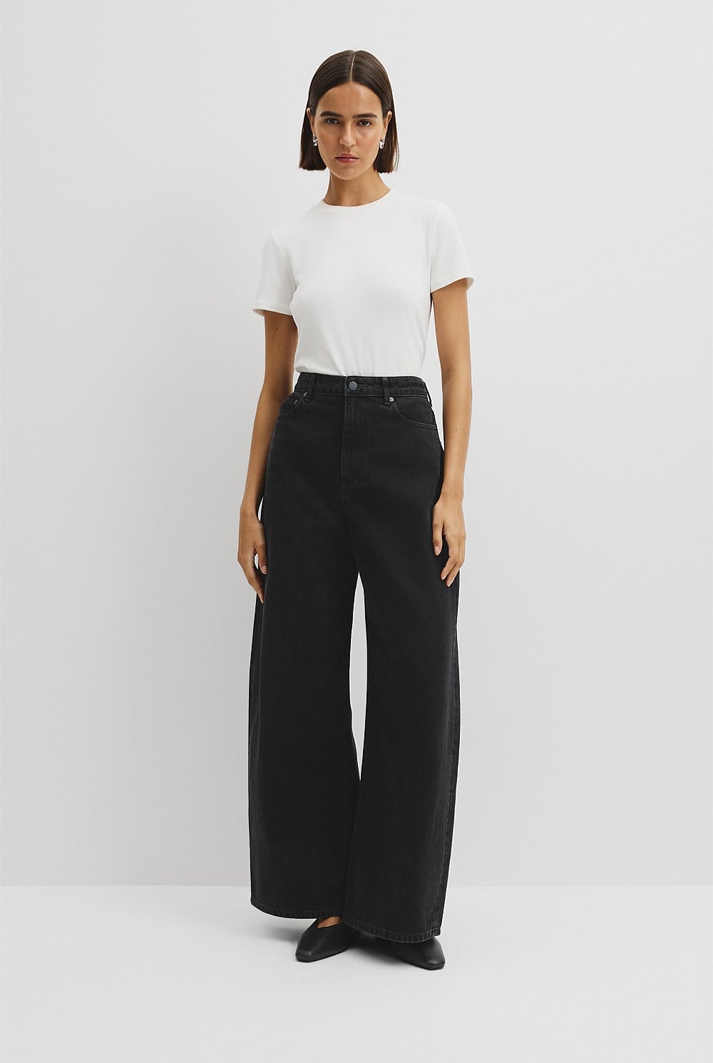 Curved Wide Leg Jean