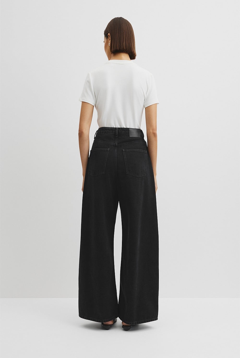 Curved Wide Leg Jean