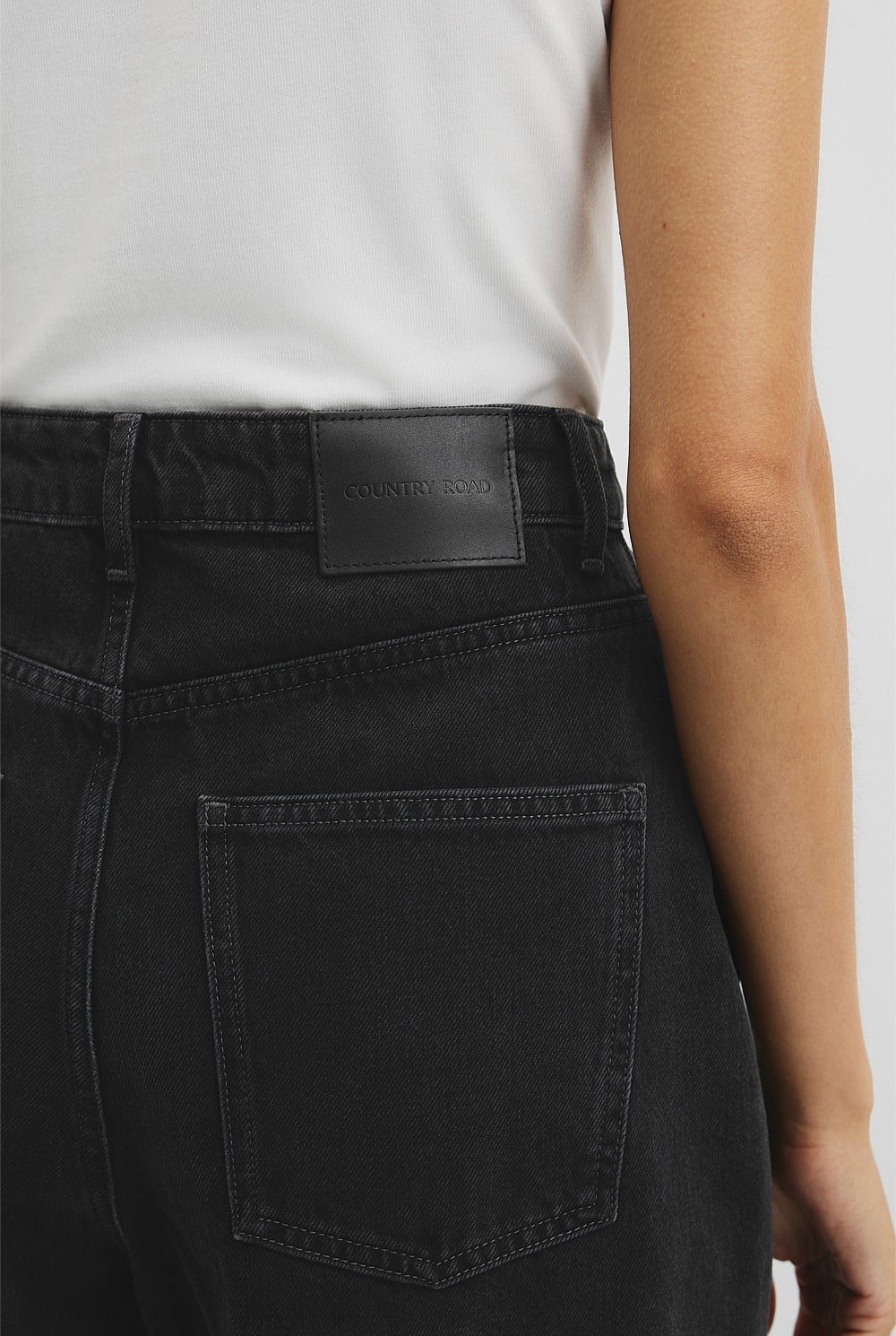 Curved Wide Leg Jean