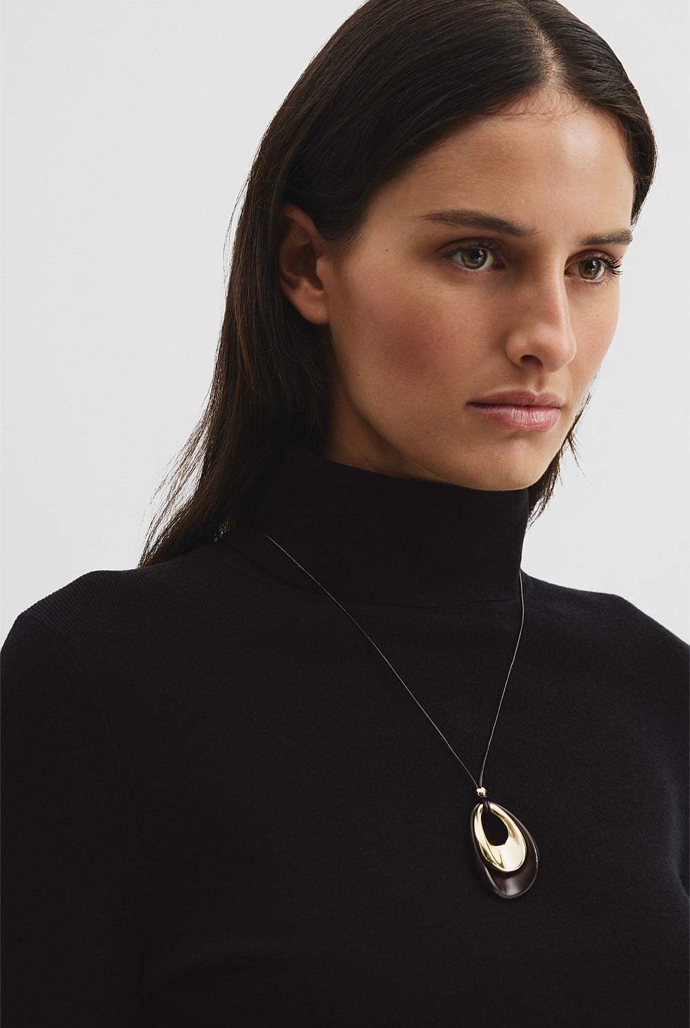 Pia Pendant Necklace