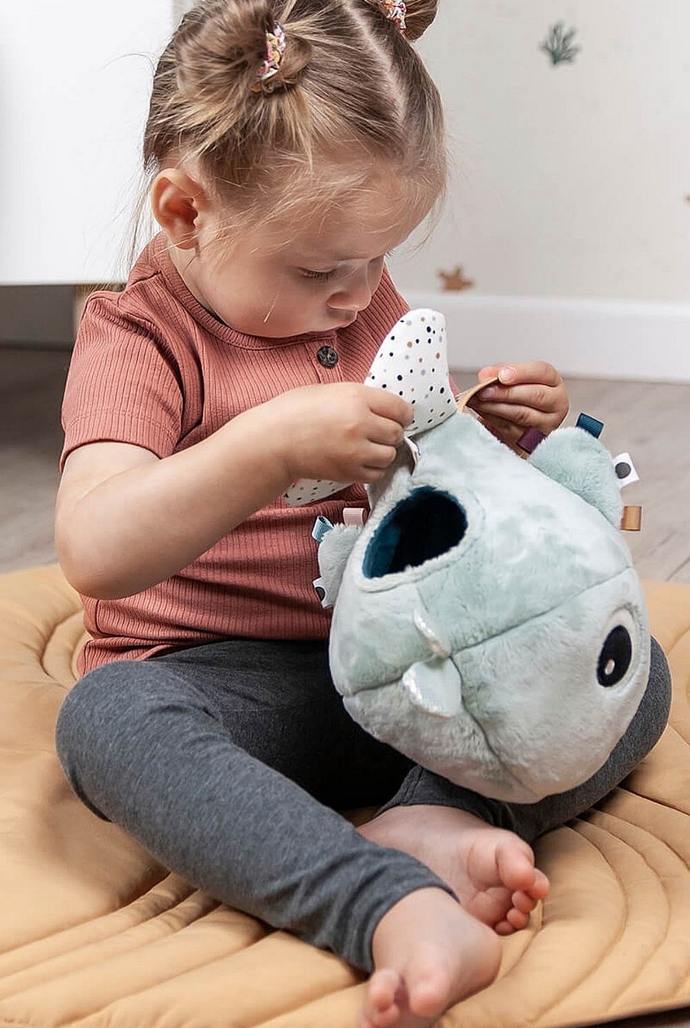 Hide And Seek Activity Toy - Wally