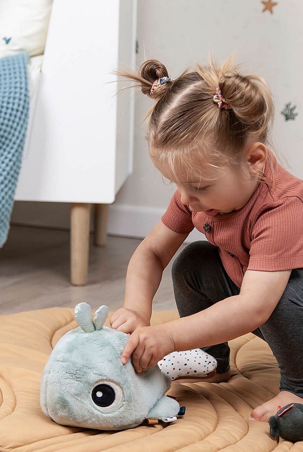 Hide And Seek Activity Toy - Wally