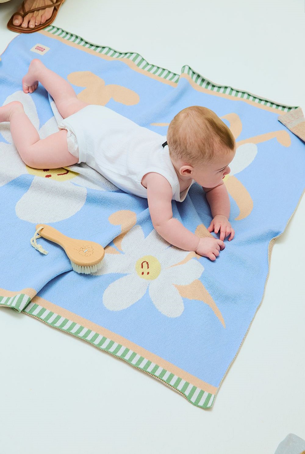 Cosy Baby Blanket - Dancing Daisies