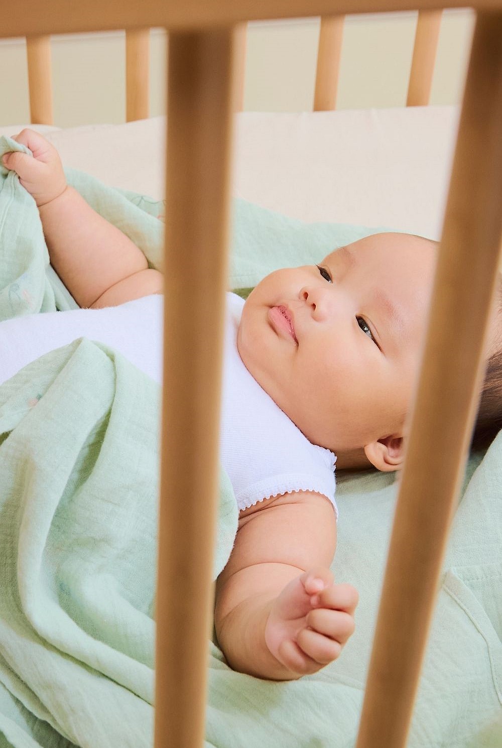 Light And Breathable Muslin Swaddle Wrap - Sage/ivory