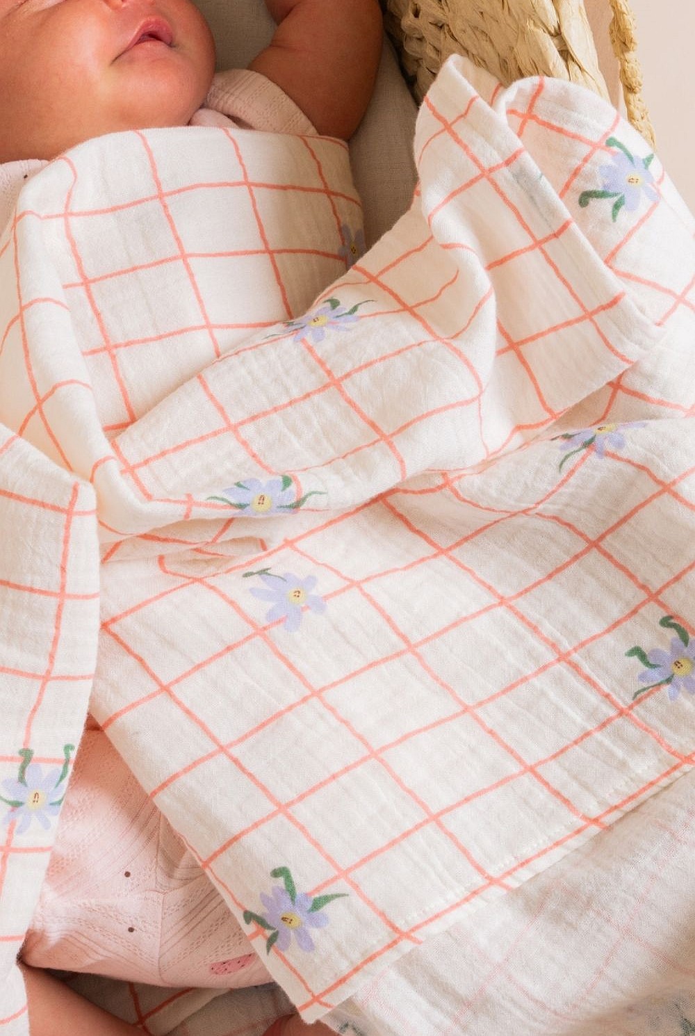 Light And Breathable Muslin Swaddle Wrap - Dancing Daisies