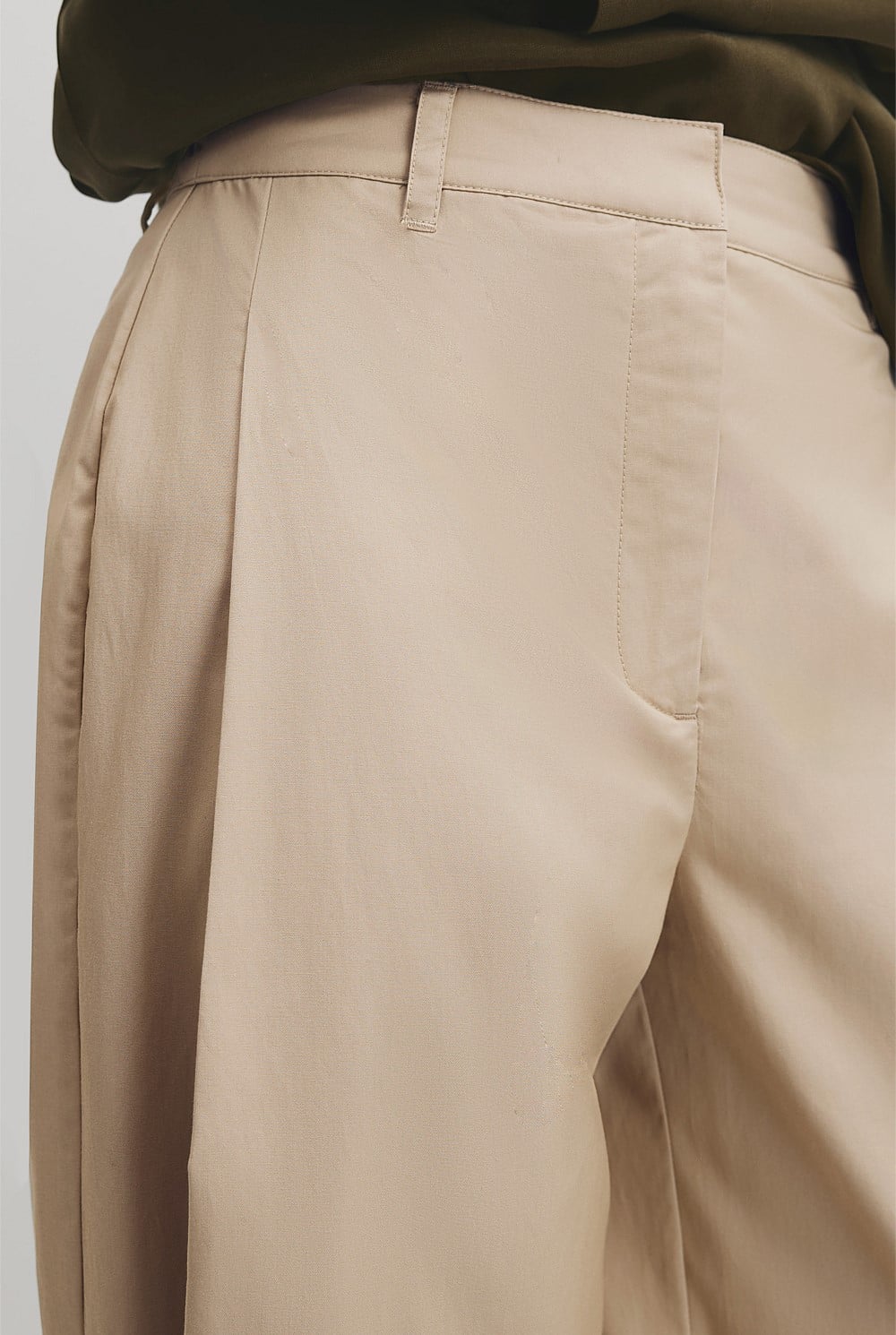 Tapered Barrel Pant
