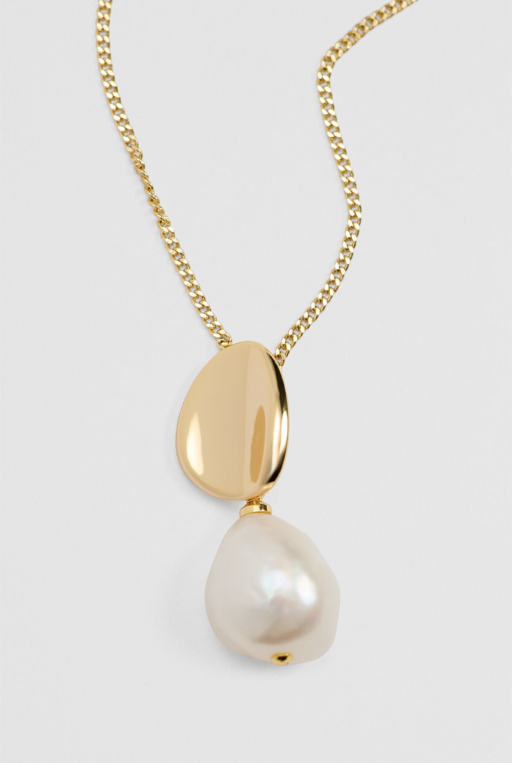Ada Pendant Necklace