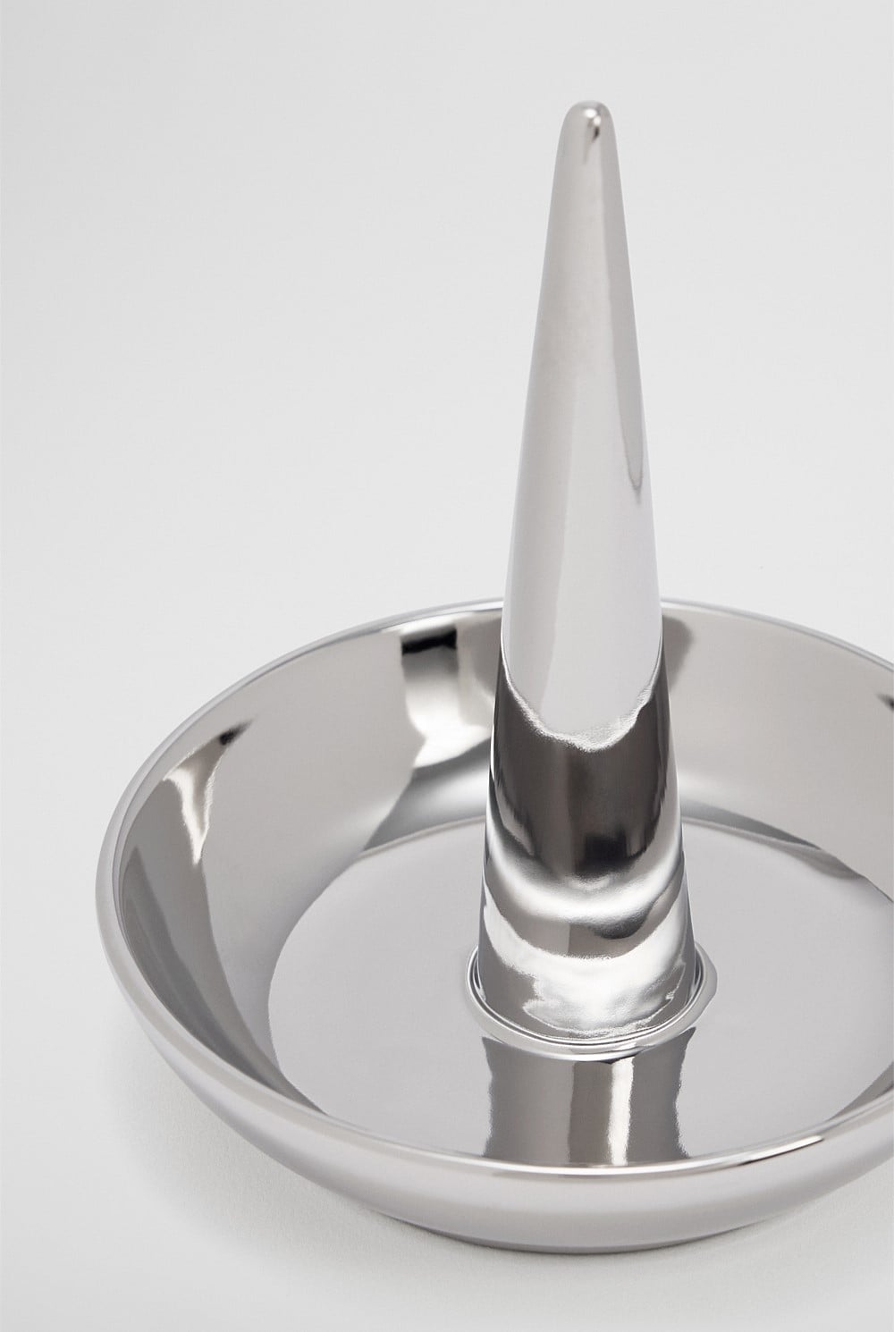 Lucinda Ring Stand