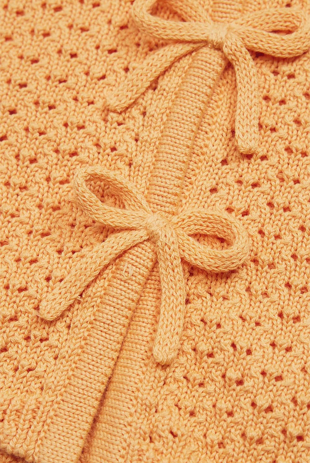 Sleeveless Scallop Knit Top