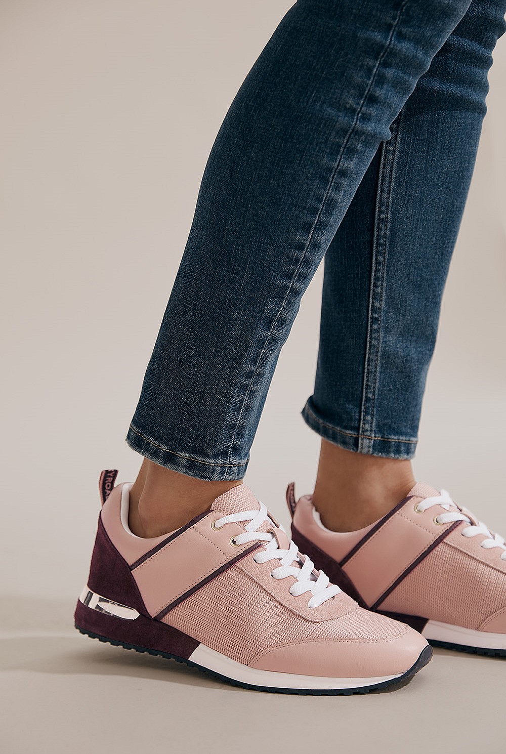 Billie Sneaker