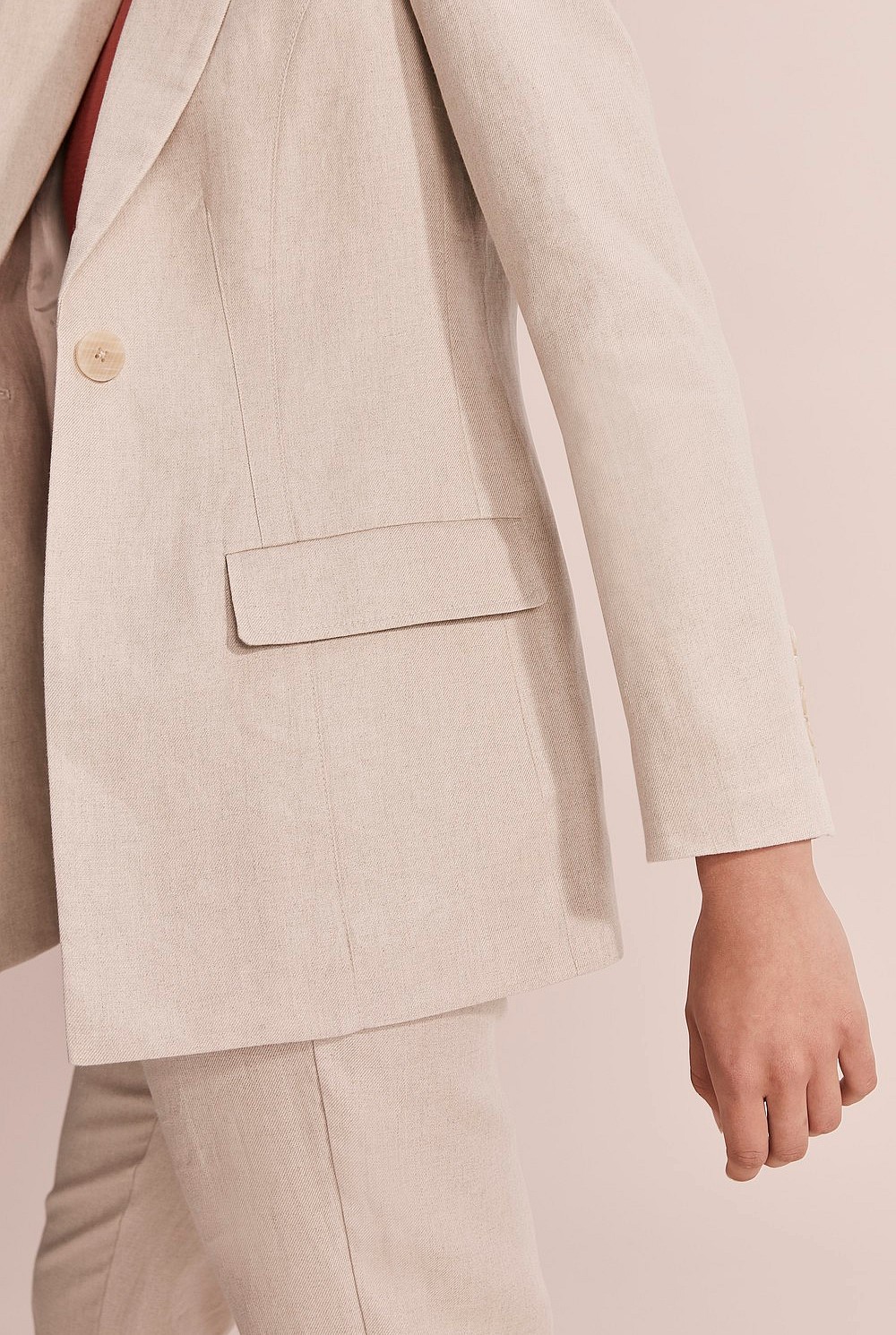 Darted Organically Grown Linen Blazer
